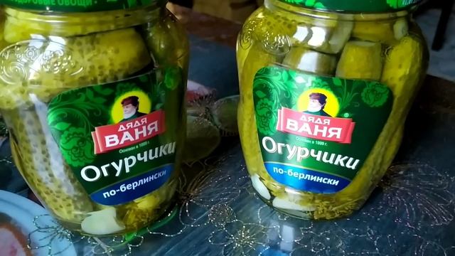 Учу сестру плести косы из лука, огурчики, как из магазина, копаем картошку, перцы снимаю... смотреть онлайн