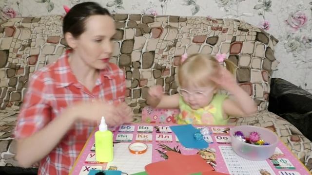 НОВОГОДНЯЯ ПОДЕЛКА С РЕБЕНКОМ ОТ 1,5 ЛЕТ ♥ Новогодняя варежка из бумаги смотреть онлайн