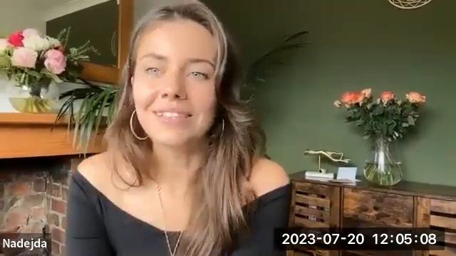 Первая открытая распаковка-перфоманс для Нади Барклэй