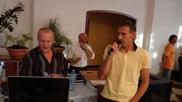 Игорь Шуховцев поет!