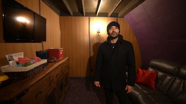 Touring a Top Secret Underground Doomsday Bunker смотреть онлайн