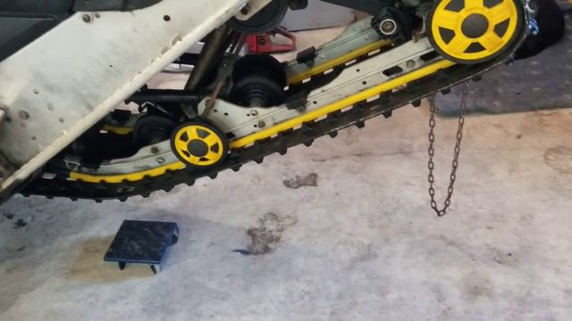 Skidoo Rev Chassis Rear Skid Removal смотреть онлайн