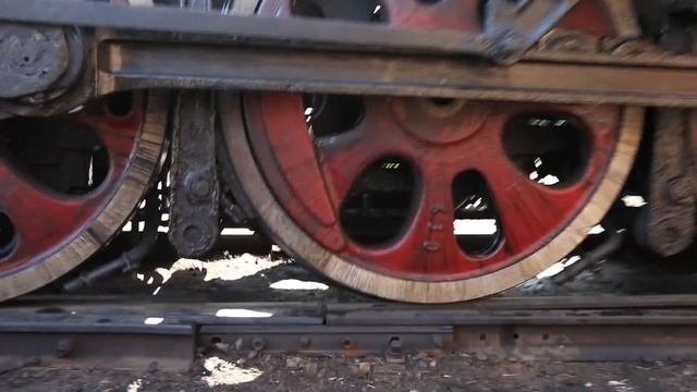 Паровоз Л трогается смотреть онлайн