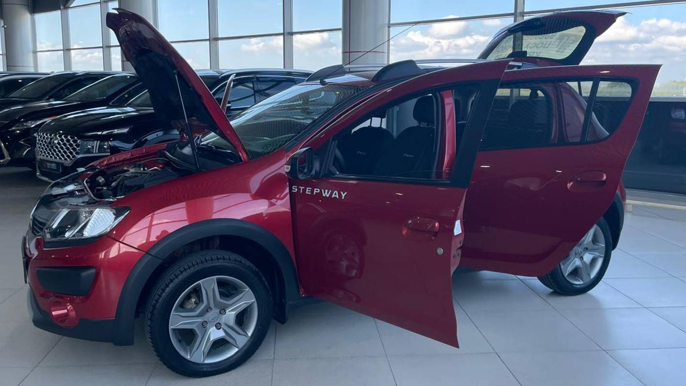 Renault Sandero Stepway II (2013—2018) 1.6 MT (82 л.с.) Privilege смотреть онлайн