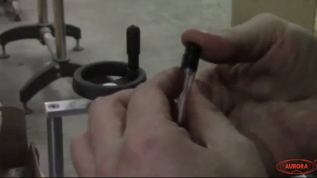 Полуавтомат забивки парфюмных пробников МЗ-400У. смотреть онлайн
