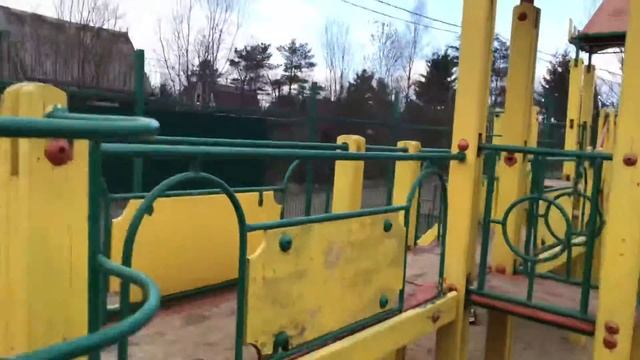 Детская площадка у дачи смотреть онлайн
