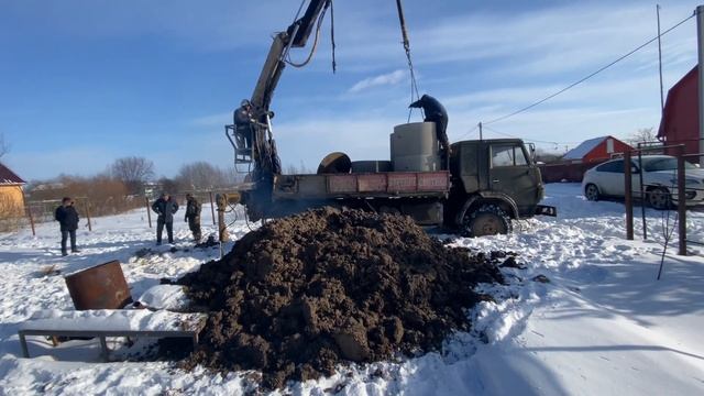 Колодец в Клинском районе Московской Области. Бурение колодца машиной в Московской Области смотреть онлайн
