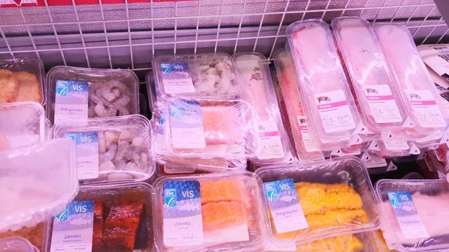 Какую бабушку хранят в холодильнике в супермаркете в Нидерландах? смотреть онлайн