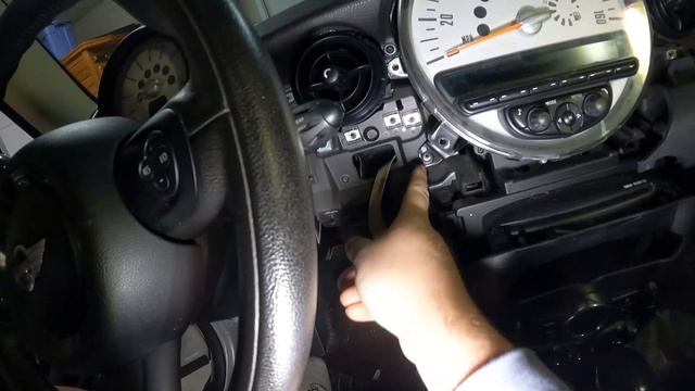 MINI Cooper R56 $50 CarPlay Touchscreen Radio Upgrade! смотреть онлайн