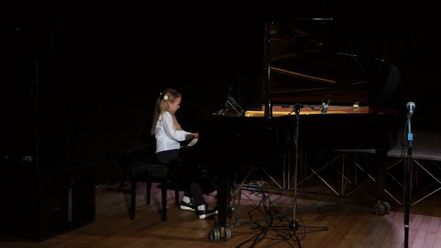 Прелюдия До мажор И.С.Бах, этюд Лешгорн. смотреть онлайн