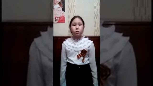 Ученики 3 "В" класса школы #6 А. Молчанов. "Памяти ленинградских детей, погибших на станции Лычков смотреть онлайн