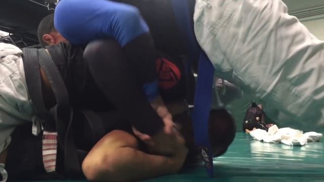 Ryron Gracie vs. 3 People (AT THE SAME TIME!) смотреть онлайн