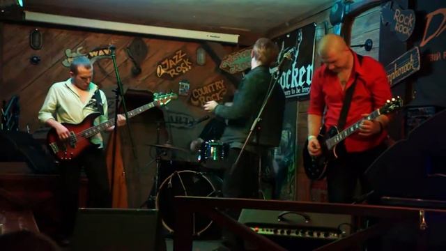 Ooh la la in L.A. Slade cover @Docker's ABC смотреть онлайн