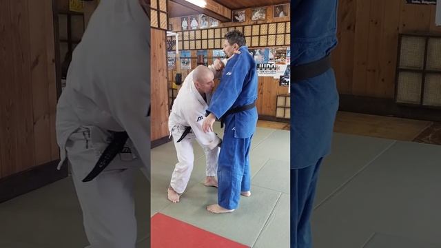Чемпион мира по дзюдо: техника выхвата ног для боя без правил и самообороны. детям не смотреть смотреть онлайн