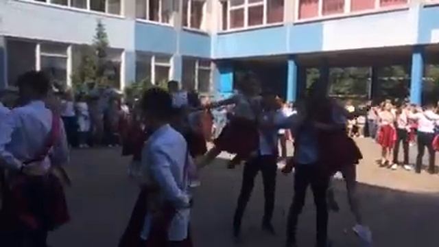Вальс 11-А класу НВК #138, м. Дніпро. смотреть онлайн