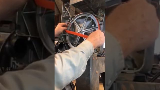 Replacing a urethane bandsaw tire the absolute quickest and best method смотреть онлайн