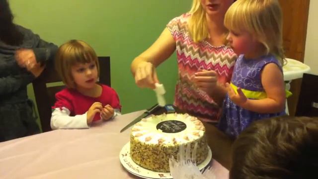 Маша задувает свечи смотреть онлайн