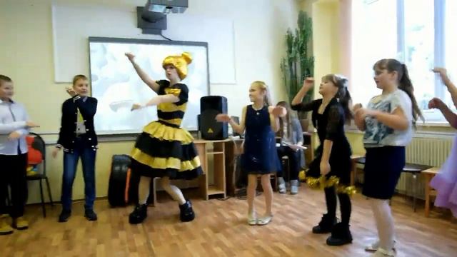 Новогодний утренник на Лызлова 12 смотреть онлайн
