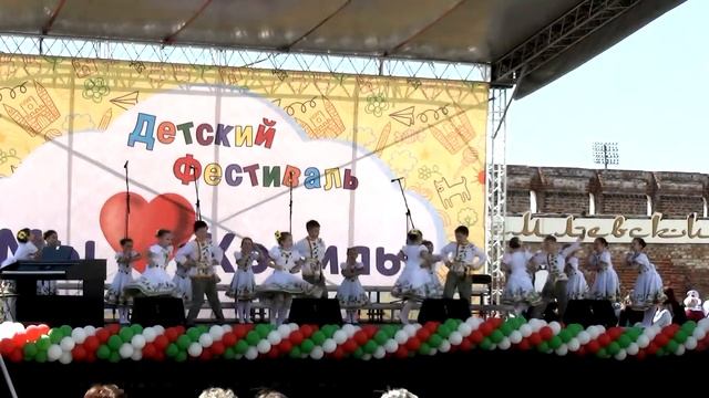 Русский народный танец. Детский праздник " Мы любим Кремль " г Казань смотреть онлайн
