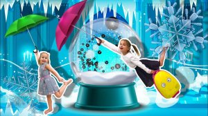 Алина ищет СЮПРИЗЫ в замке Пройди Квест для детей, чтобы получить ПОДАРКИ