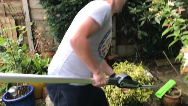 Gtech HT20 Cordless Hedge Trimmer Review смотреть онлайн