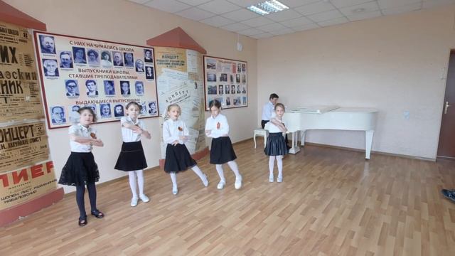 Блантер,Исаковский" Катюша" Хоровой ансамбль" Первоцветики" смотреть онлайн
