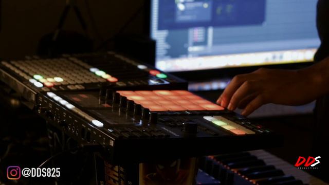MASCHINE MK3 Beat Making! (Making A Beat Using Maschine) смотреть онлайн