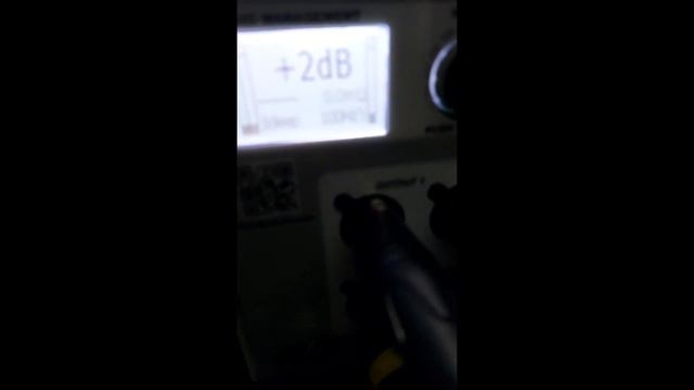 ¿Cómo conectar un Subwoofer activo DAS a satélites activos utilizando una mezcladora Yamaha MG06X. смотреть онлайн
