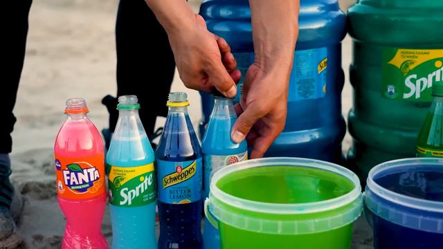 Big Balloons of Fanta & Pepsi, Giant Coca Cola, Schweppes, Sprite, Mirinda vs Mentos Underground смотреть онлайн