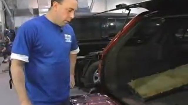 Replacing a Tailgate: Remove Interior Trim Panel & Wiper Motor Access Panel смотреть онлайн