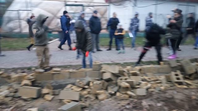 Снос забора возле школы №55 в Одессе смотреть онлайн