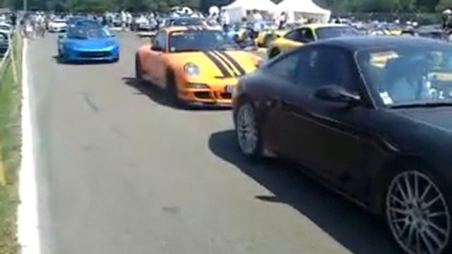 Porsche's passing by on the grid, Porsche 993, Porsche 997, porsche GT3 RS Porsche 993 RS смотреть онлайн