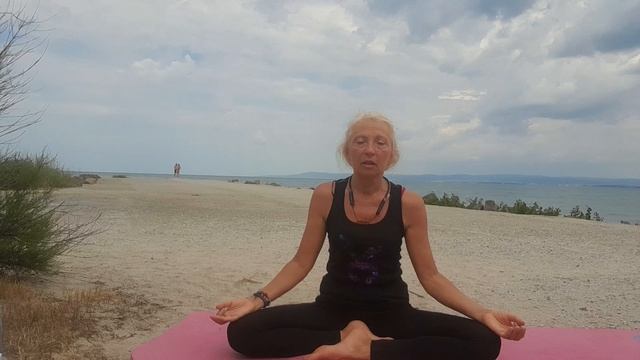 Урдхва Мукха Пашчимоттанасана I смотреть онлайн