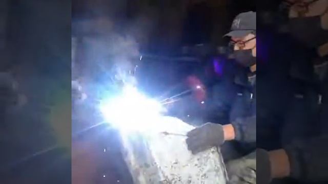 Сварщик в очках смотреть онлайн