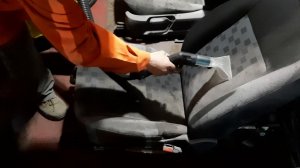 Чистка салона авто моющим пылесосом