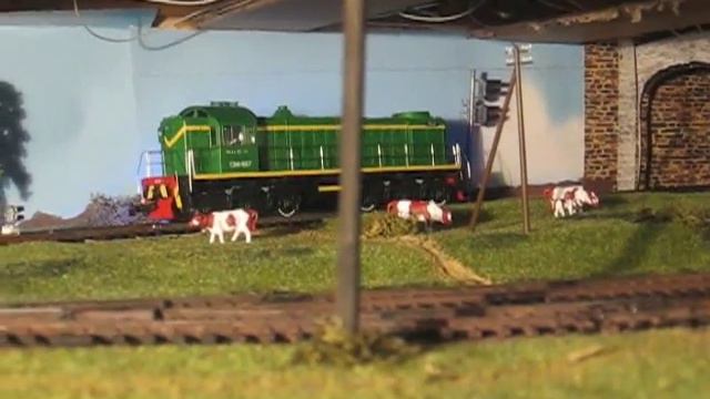 ТЭМ1 на домашнем макете СЖД смотреть онлайн