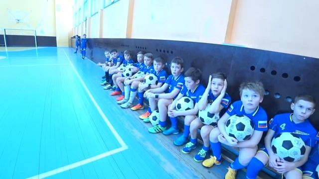 ПРОфутбол: "Карточка футболиста"+"Как тренировать ноги и не получать травмы?"+"Почему низкий пульс? смотреть онлайн