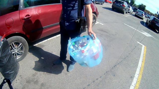 Сдаем бутылки в литве. Радость бомжей))) смотреть онлайн