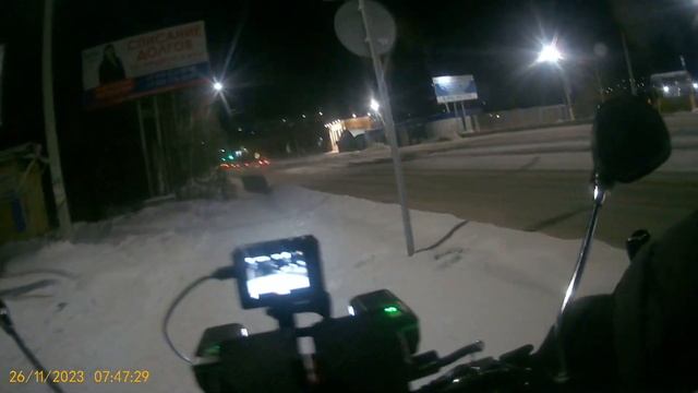 Видео за 26.11.2023 года Катаюсь по городу вид плеч смотреть онлайн