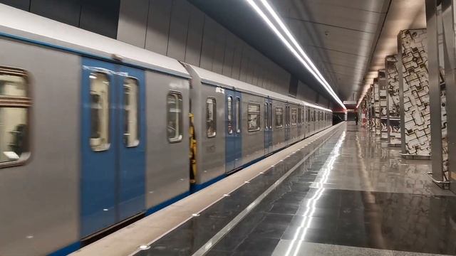 Поезда 81-760/761 Ока на станции Минская Солнцевской линии.