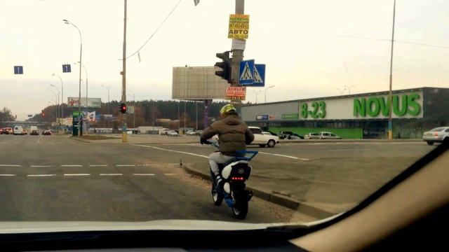 Стантер на мопеде / Scooter stunt rider смотреть онлайн