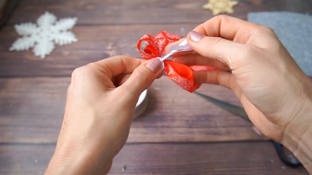 Елочная игрушка из сосновой шишки своими руками/новогодний декор из шишки смотреть онлайн