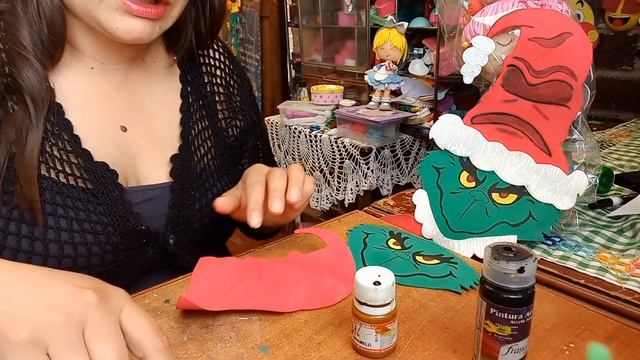 COMO HACER UNA CARA GRINCH NAVIDEÑO para decorar la ventana смотреть онлайн