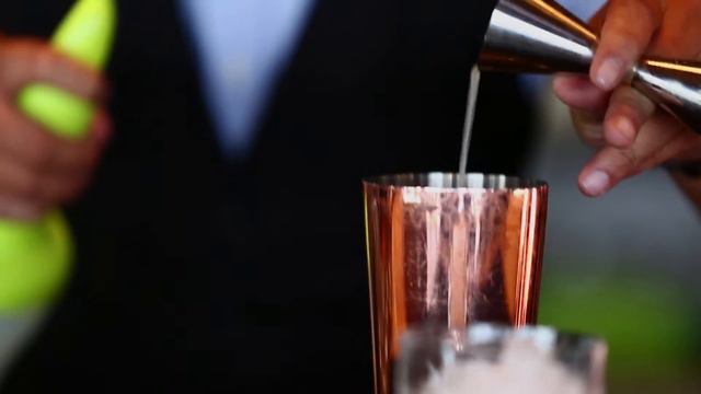 Cocktail Recipe: Absolut Elyx Mid Summer смотреть онлайн