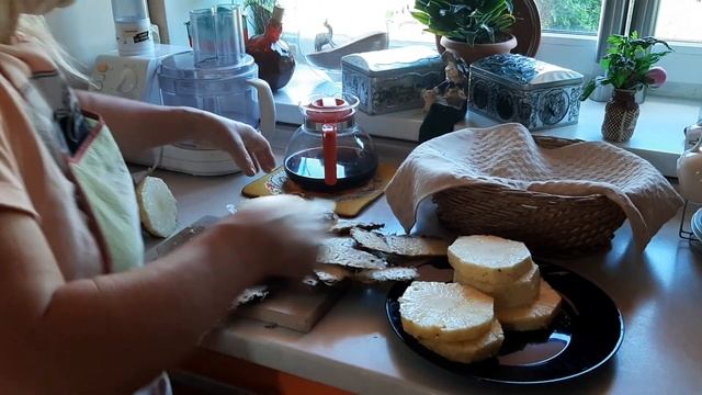 Как быстро почистить Ананас смотреть онлайн