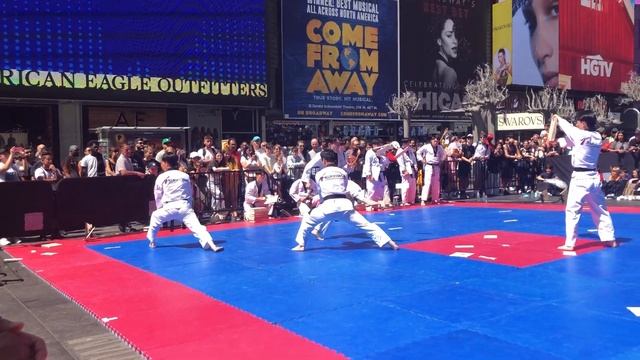 Kukkiwon World Taekwondo Demonstration Team Times Square New York CIty смотреть онлайн
