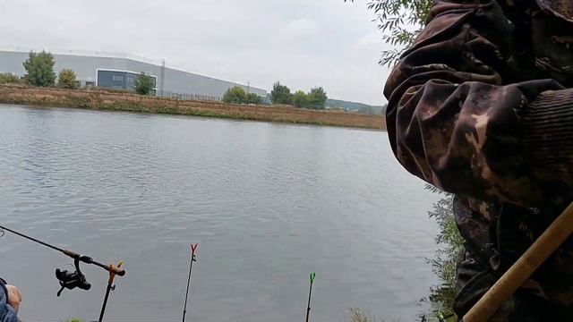 Рыбалка осенью на фидер. Москва река. смотреть онлайн