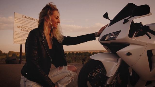 Honda CBR 600 RR cinematic girl RAW video смотреть онлайн