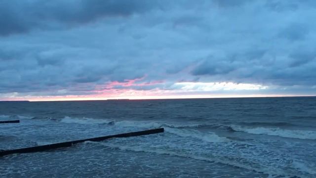 Завораживающая красота моря и виртуозная игра на пианино смотреть онлайн