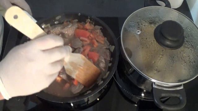 Гуляш с картофельным пюре | Легко и просто смотреть онлайн